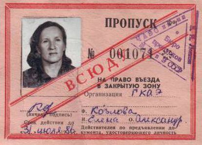 Elena Kozlova conserva um dos passes usados para entrar na central nuclear.