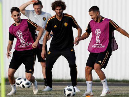 Os irmãos Hazard e no meio Fellaini, em um treinamento da Bélgica.