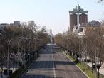 La ciudad de Madrid, prácticamente vacía por el cierre de tiendas y servicios de hostelería por el coronavirus. 