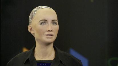 O robô Sophia, durante a entrevista com EL PAÍS.