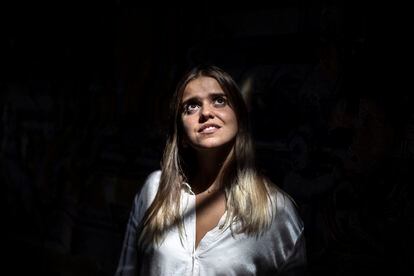 Teresinha Landeira, fadista da nova geração, fotografada na Alfama, em Lisboa. 