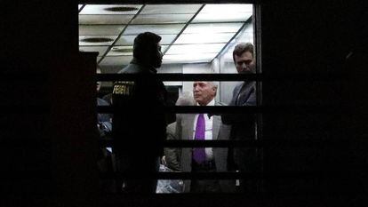 Temer ao deixar a prisão.