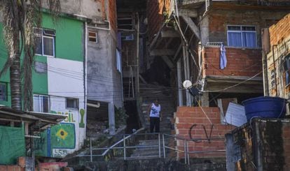 Foto da favela de Santa Marta no Rio de Janeiro.
