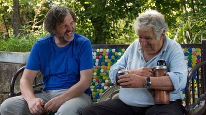 O diretor Emir Kusturica (esquerda) e o ex-presidente uruguaio José Mujica durante a filmagem de 'El Pepe, uma vida suprema'.
