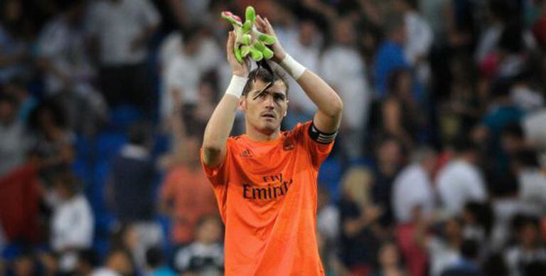 Casillas, durante um jogo da Liga Espanhola no Santiago Bernabéu.