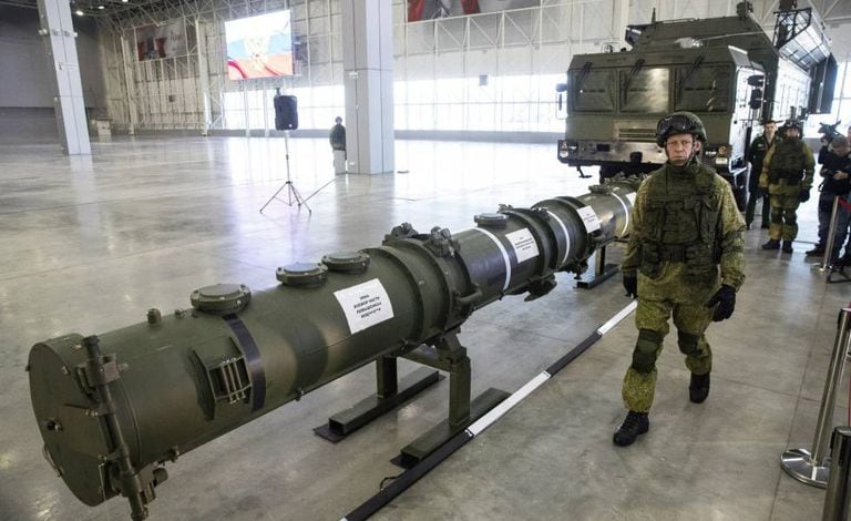 Um míssil 9M729 em uma base militar russa perto de Moscou.
