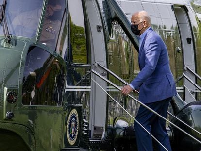 O presidente Joe Biden entra no Marine One em Washington.