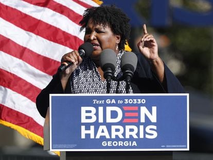 Stacey Abrams, durante um discurso em Atlanta (Geórgia).
