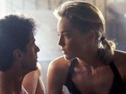 Sylvester Stallone e Sharon Stone num momento de ‘O Especialista’, filme que completa 25 anos.