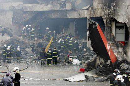 Em 2007, 199 pessoas morreram em um acidente de avion da companhia brasileira TAM em Sao Paulo, ao estrellarse contra um edifício que fornecia combustível aos aviões.