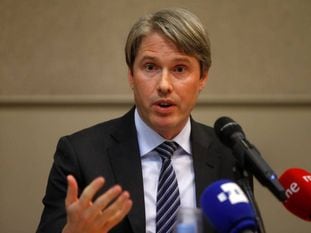 O subsecretario de Estado adjunto dos EUA para política de informação e comunicações cibernéticas Robert Strayer.
