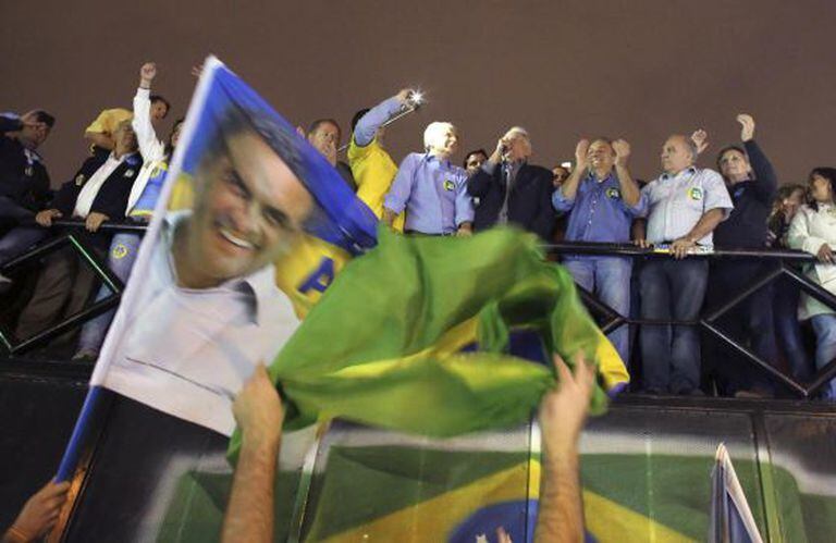 O ex-presidente Fernando Henrique Cardoso discursa em ato a favor de Aécio Neves, em São Paulo