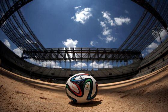 Bola oficial no estádio de Curitiba.
