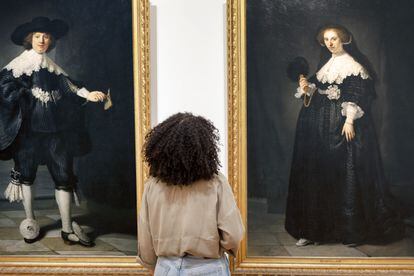Retratos do Marten Soolmans e Oopjen Coppit, de Rembrandt, um jovem casal cuja família tinha uma refinaria de açúcar com mão-de-obra escrava no Nordeste do Brasil. As obras são parte de uma mostra sobre a escravidão no Rijksmuseum, em Amsterdã. 