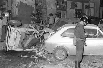 ista geral depois da explosão de uma bomba no bar El Parnasillo, em Madri, em 1979.