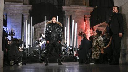 Jeremy Meeks desfila para Philipp Plein, em Nova York.