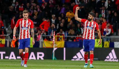 Diego Costa e Saúl comemoram o gol do Atlético.