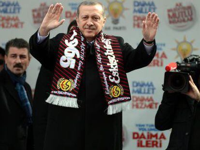 O primeiro-ministro turco, Recep Tayyip Erdogan, durante um ato de seu partido na sexta-feira.