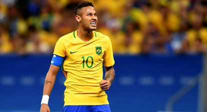 Brasil x Iraque: Neymar não apareceu mais uma vez.