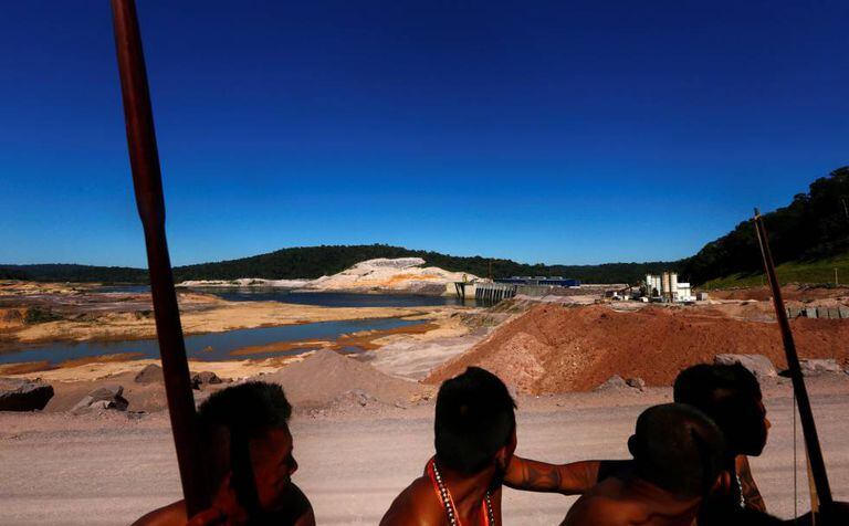 Indígenas munduruku na hidrelétrica São Manoel, no Mato Grosso.