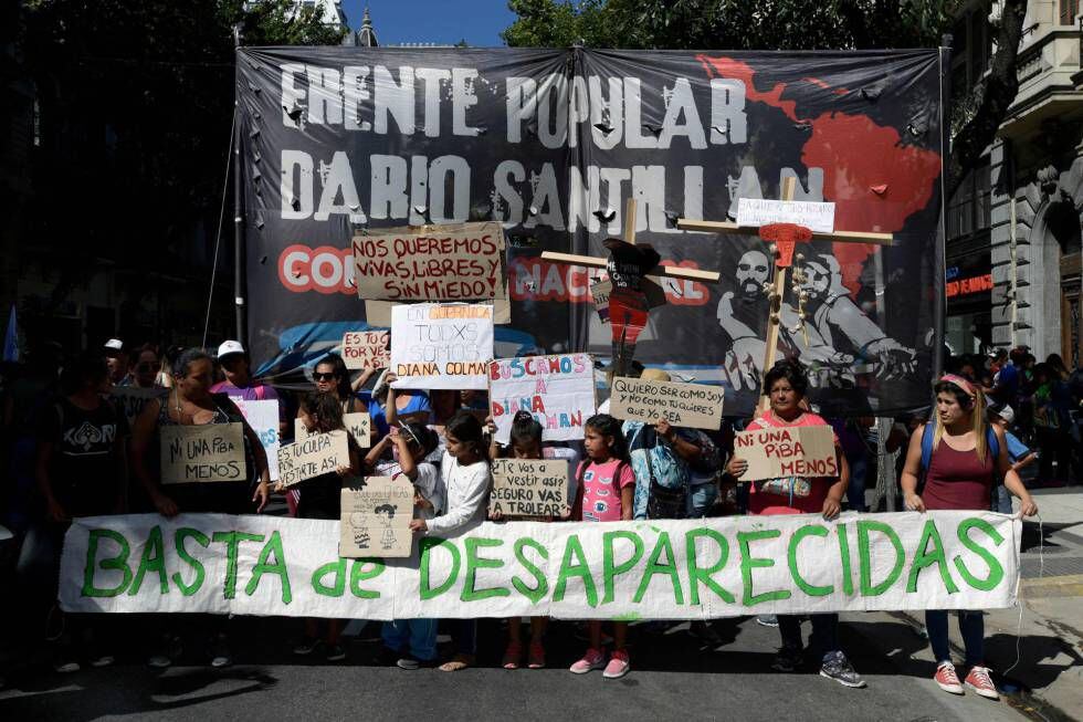 Mulheres manifestantes, nesta quinta-feira em Buenos Aires.
