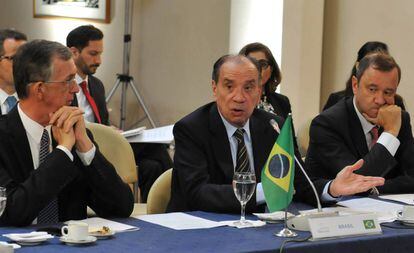 O chanceler brasileiro, Aloysio Nunes (C), em visita à Argentina, em março.