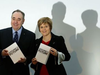 O líder do SNP, Alex Salmond, e sua sucessora, Nicola Surgeon.