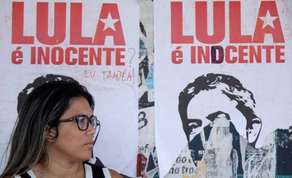 Faixas sobre Lula em Brasília.