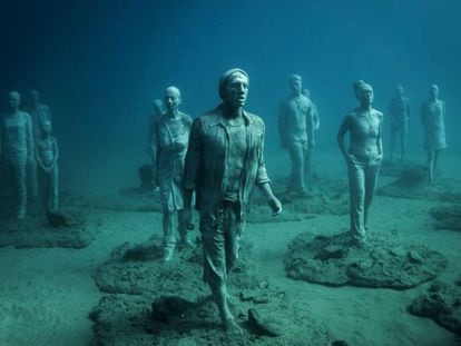 Esculturas ficam a 14 metros de profundidade.