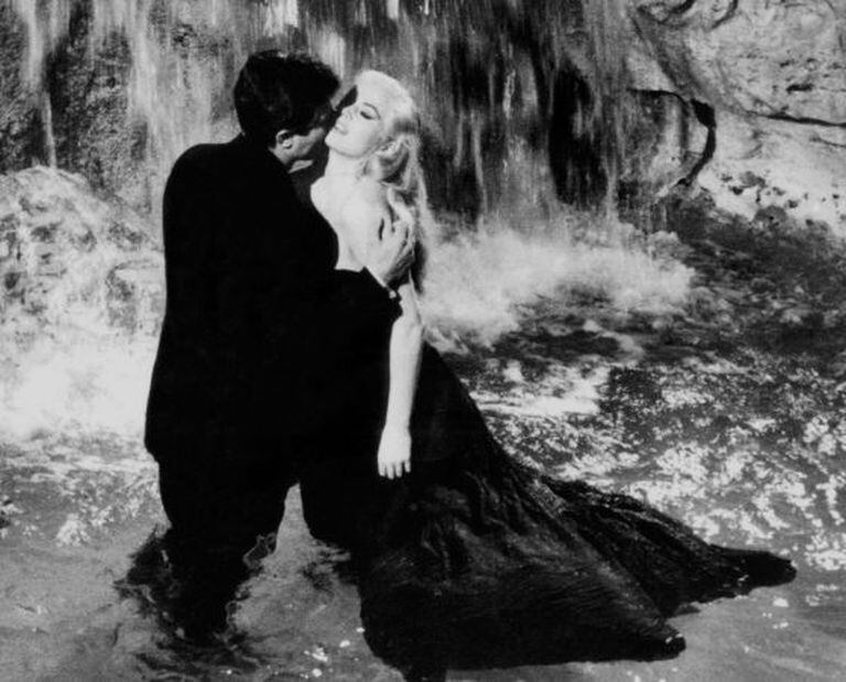 Marcello Mastroianni e Anita Ekberg em 'A Doce Vida'.