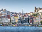 Embarcadero en el río Duero, a su paso por Oporto