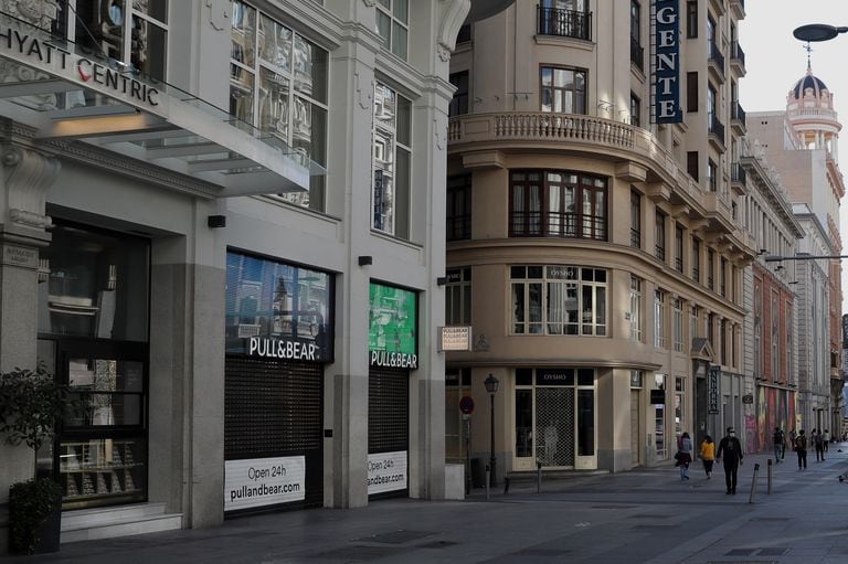 A cidade de Madri praticamente vazia pelo fechamento de lojas e serviço de hotelaria pelo coronavírus.