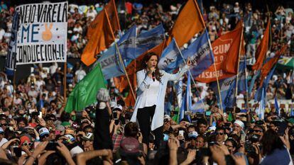 Cristina Kirchner em comício eleitoral no estádio do Racing.
