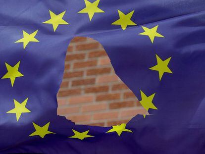 Bandeira rasgada da União Europeia em Knutsford Cheshire.