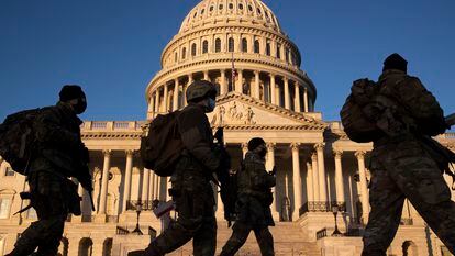 A Guarda Nacional, mobilizada diante do Congresso dos Estados Unidos.