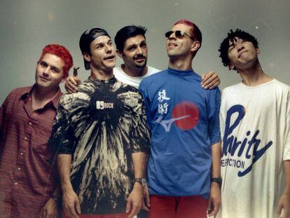 Samuel Reoli, Dinho, Júlio Rasec, Sérgio Reoli e Bento Hinoto,, integrantes da banda Mamonas Assassinas, posam para foto em 28 de agosto de 1995.