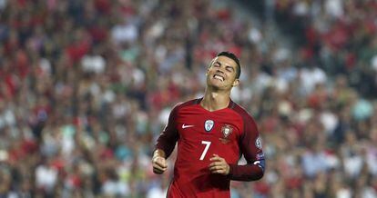 Cristiano Ronaldo em partida por Portugal.