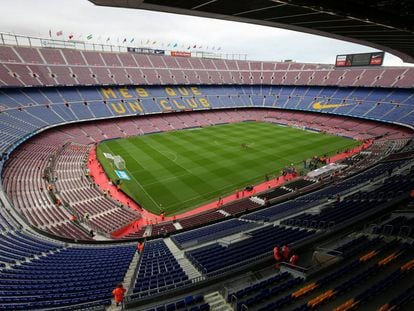 Vista geral do Camp Nou vazio, neste domingo.