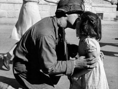 'O beijo da libertação', foto de 15 de agosto de 1944 em Saint-Briac-sul-Mer (França).