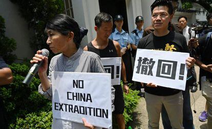 Manifestantes em Hong Kong contra o projeto de lei de extradição.