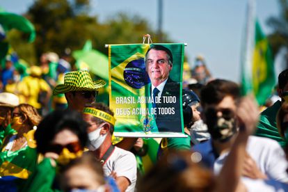 Apoiadores do presidente Jair Bolsonaro protestam em Brasília no domingo, 14 de junho.