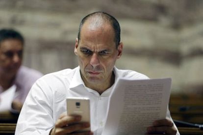 Yanis Varoufakis antes de uma reunião no Parlamento grego em 10 de julho.