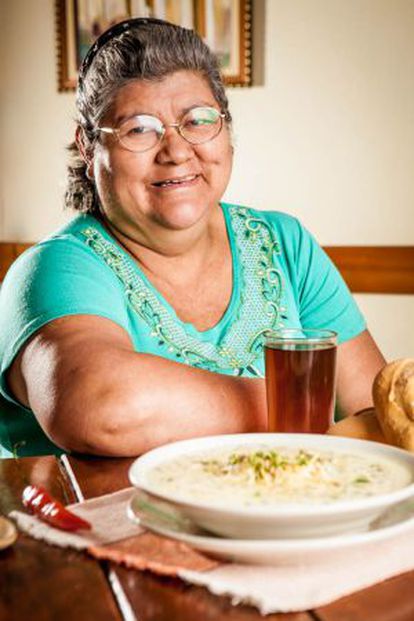 Doña Flora Fernandes, a cozinheira do Rincón Llajta.