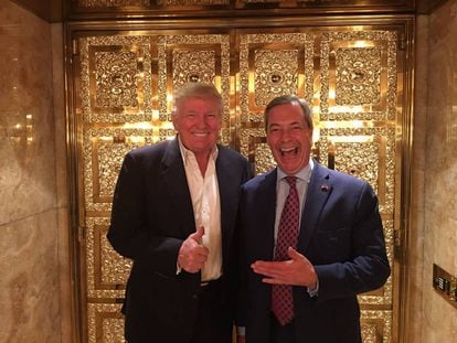 Trump e Farage no elevador da Trump Tower, em Nova York.