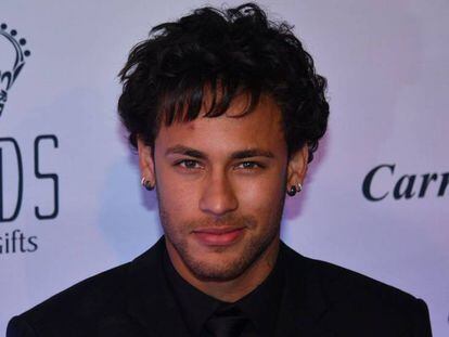 O jogador brasileiro Neymar, do Barcelona FC, no leilão beneficente organizado pelo Instituto Neymar Jr. em São Paulo, nesta quinta-feira.