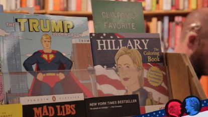 Gibis de Trump e Clinton numa livraria de Washington. /EPV