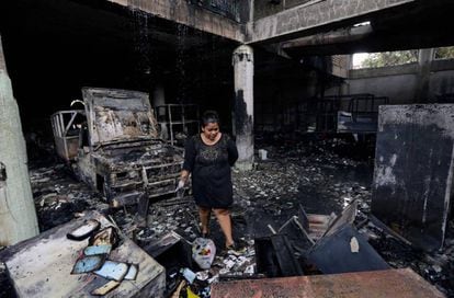 O interior da casa queimada em Managua.
