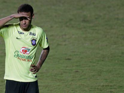 Neymar durante treino da seleção brasileira.