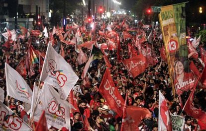 Apoiadores de Dilma comemoram na avenida Paulista.