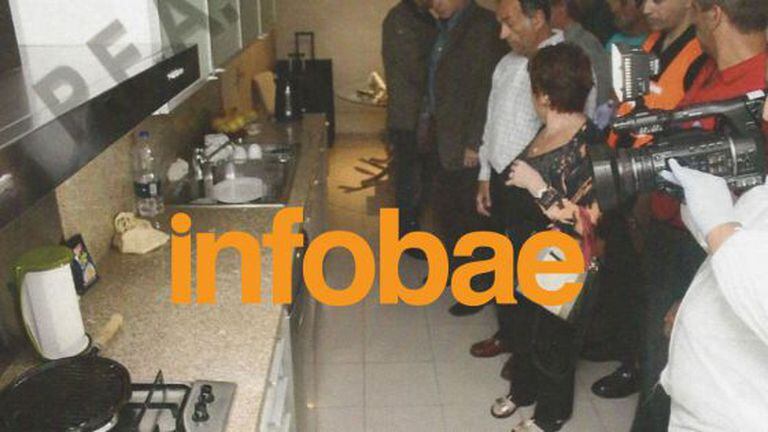A promotora com sua equipe no apartamento de Nisman.